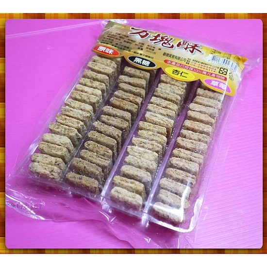 一次給您四種口味的純手工方塊酥300g裝 一次給您四種口味的純手工方塊酥300g裝