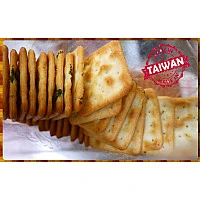 好吃的古早味蔥蘇打餅乾3000g特大包約600片-四角蔥餅 好吃的古早味蔥蘇打餅乾3000g特大包約600片-四角蔥餅