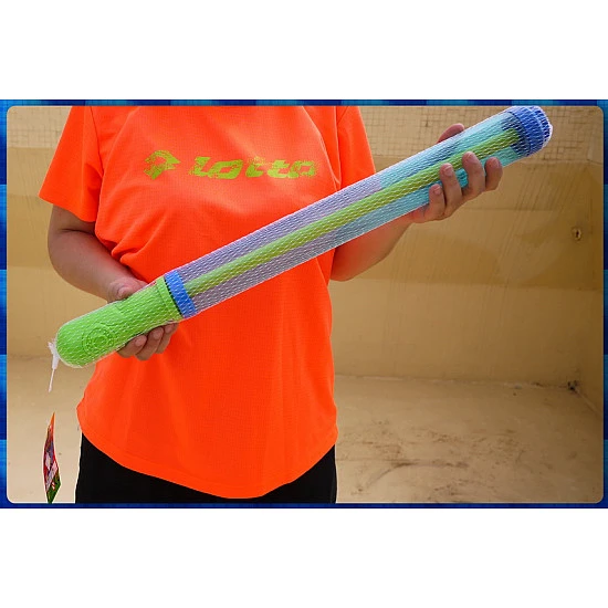 平凡造型但發射水力超強的60公分長全吸水式水槍(內建水柱壓縮設計)