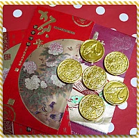 仿瑞典3.5公分皇室金幣巧克力6顆裝+最棒燙金紅包袋(單組裝) 仿瑞典3.5公分皇室金幣巧克力6顆裝+最棒燙金紅包袋(單組裝)